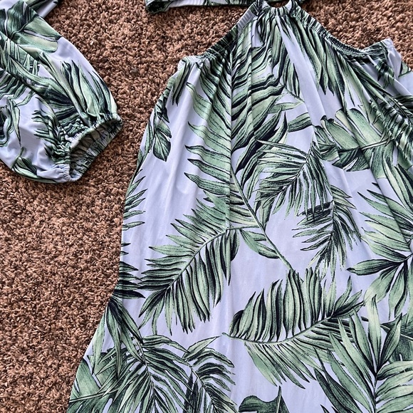 Vici Dress SIZE LARGE Palm Print with cutouts - Picture 5 of 5